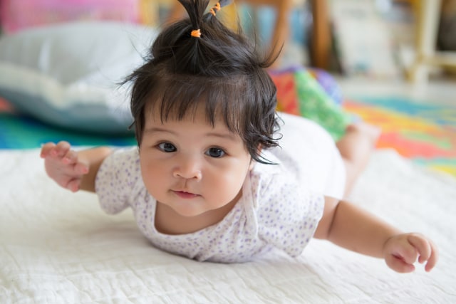 Bermain Sambil Belajar Stimulasi Terbaik Untuk Bayi 4 Bulan Agar Cerdas